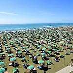 Cozy Escape With Relaxing Terrace Apartman Bibione